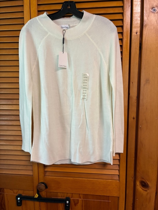 Calvin Klein Sweaters - Calvin Klein Off-White Scoop Neck Knit Sweater length 28”pit to pit 18”